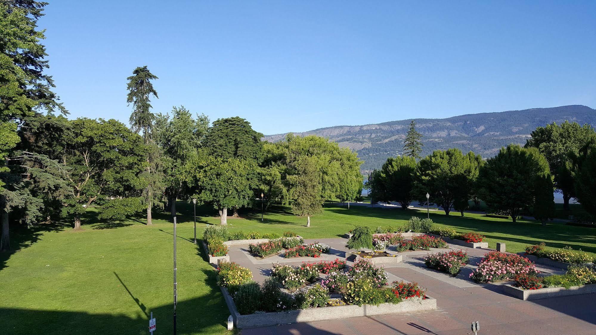 Hotel Zed Kelowna Exterior foto
